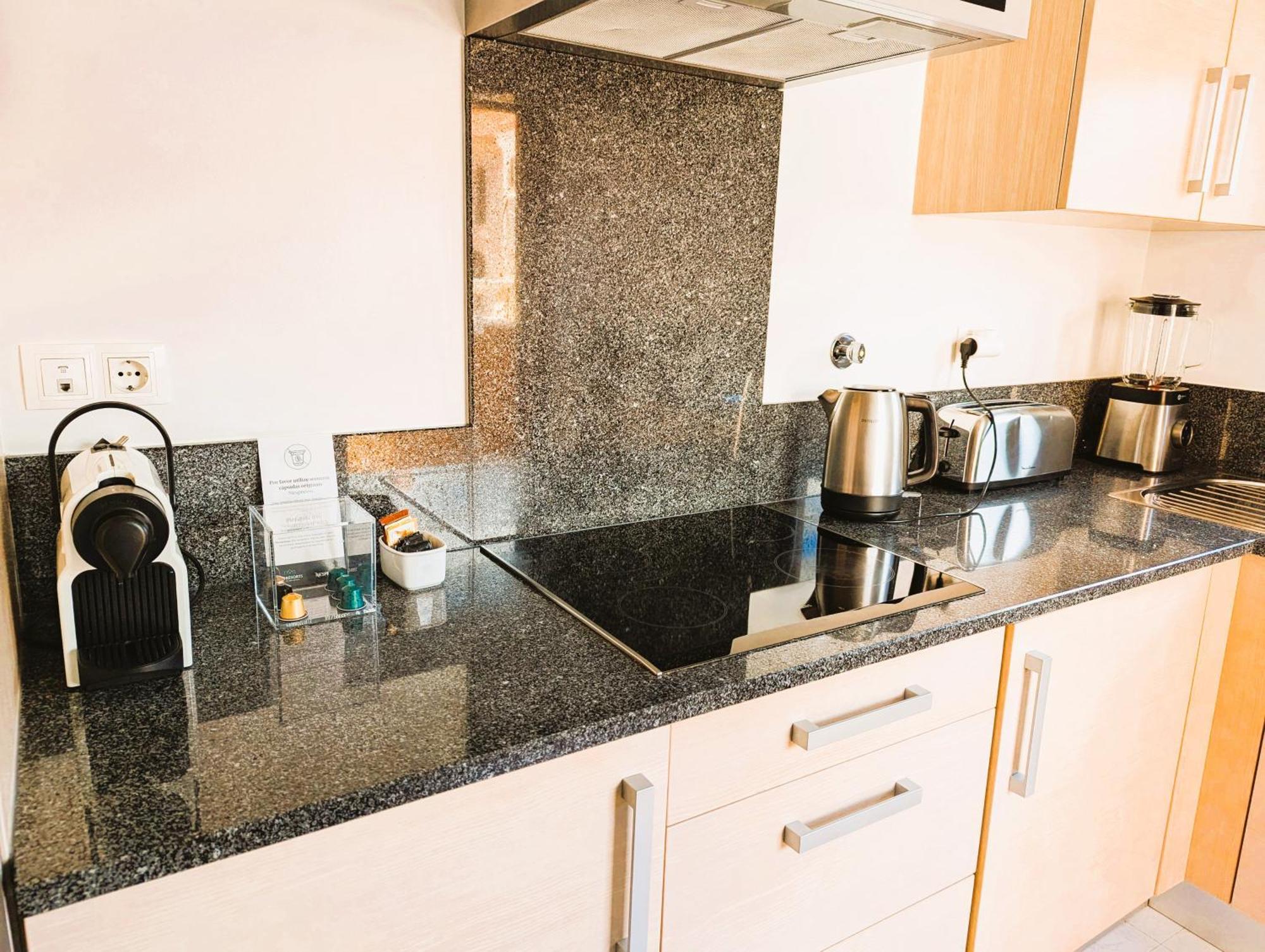 Luxury 3-Bedroom Apartment At High-End Senhora da Luz מראה חיצוני תמונה