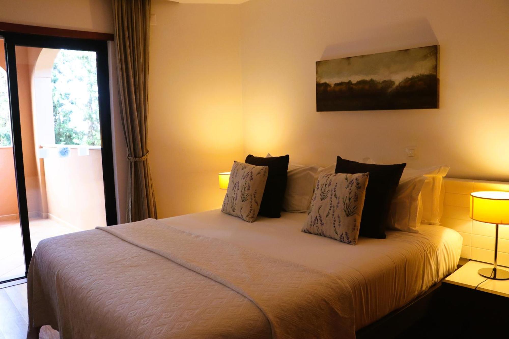 Luxury 3-Bedroom Apartment At High-End Senhora da Luz מראה חיצוני תמונה