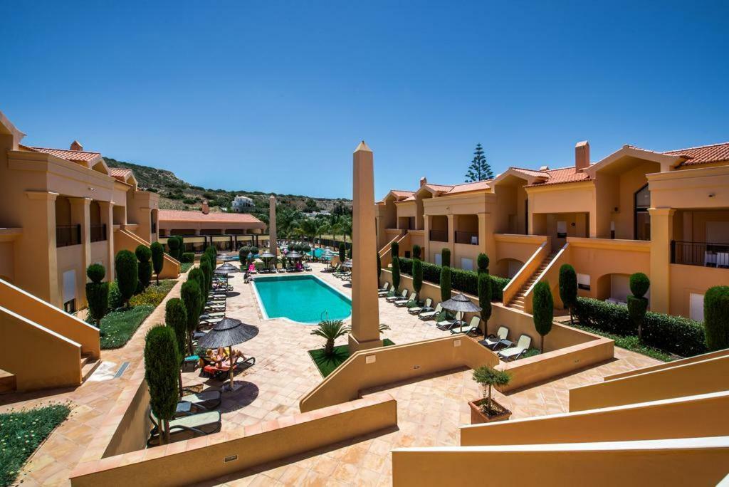 Luxury 3-Bedroom Apartment At High-End Senhora da Luz מראה חיצוני תמונה